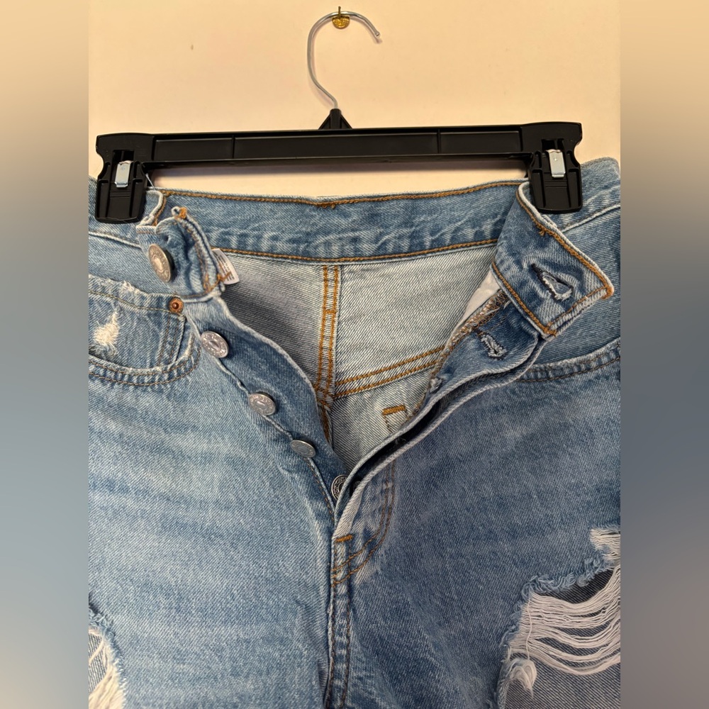 Levi’s 501 Jean shorts - Picture 3 of 9